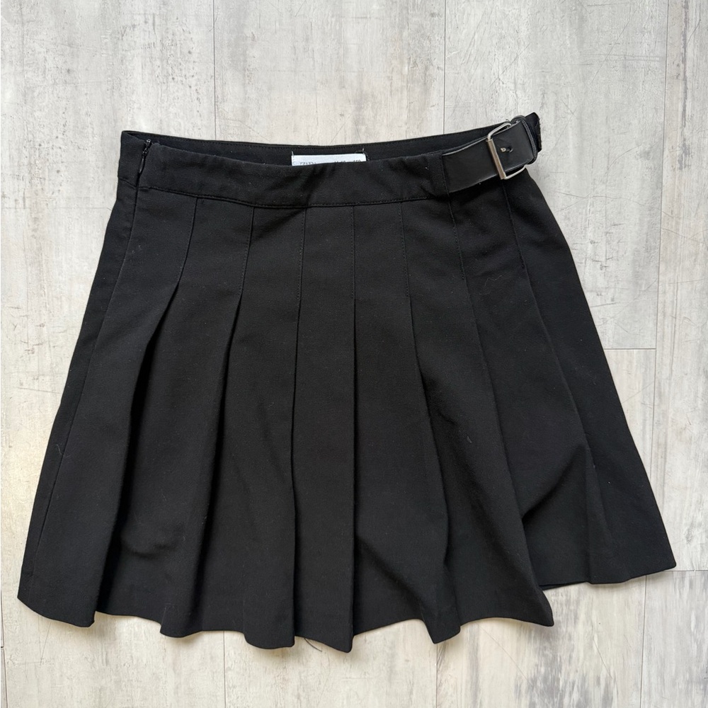 Girls Zara Black Pleated Skater Mini Skirt with Buckle Belt